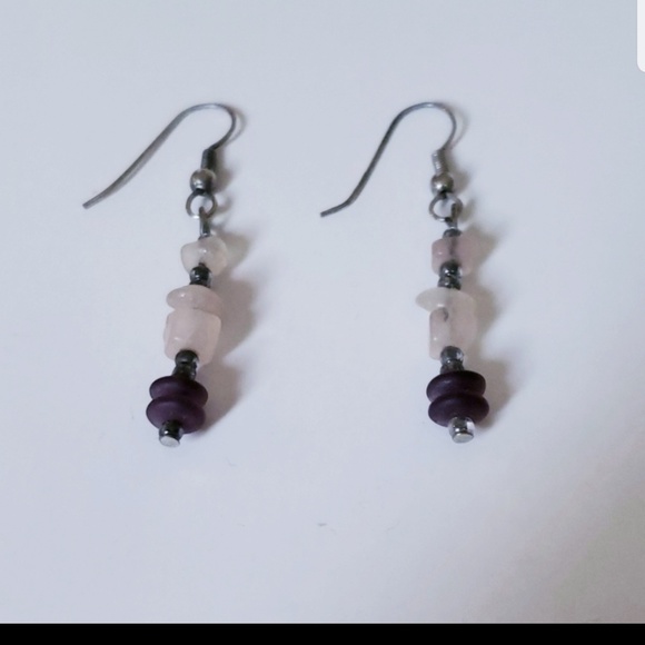 Jewelry - 🌻3/$10🌻White & Purple Earrings